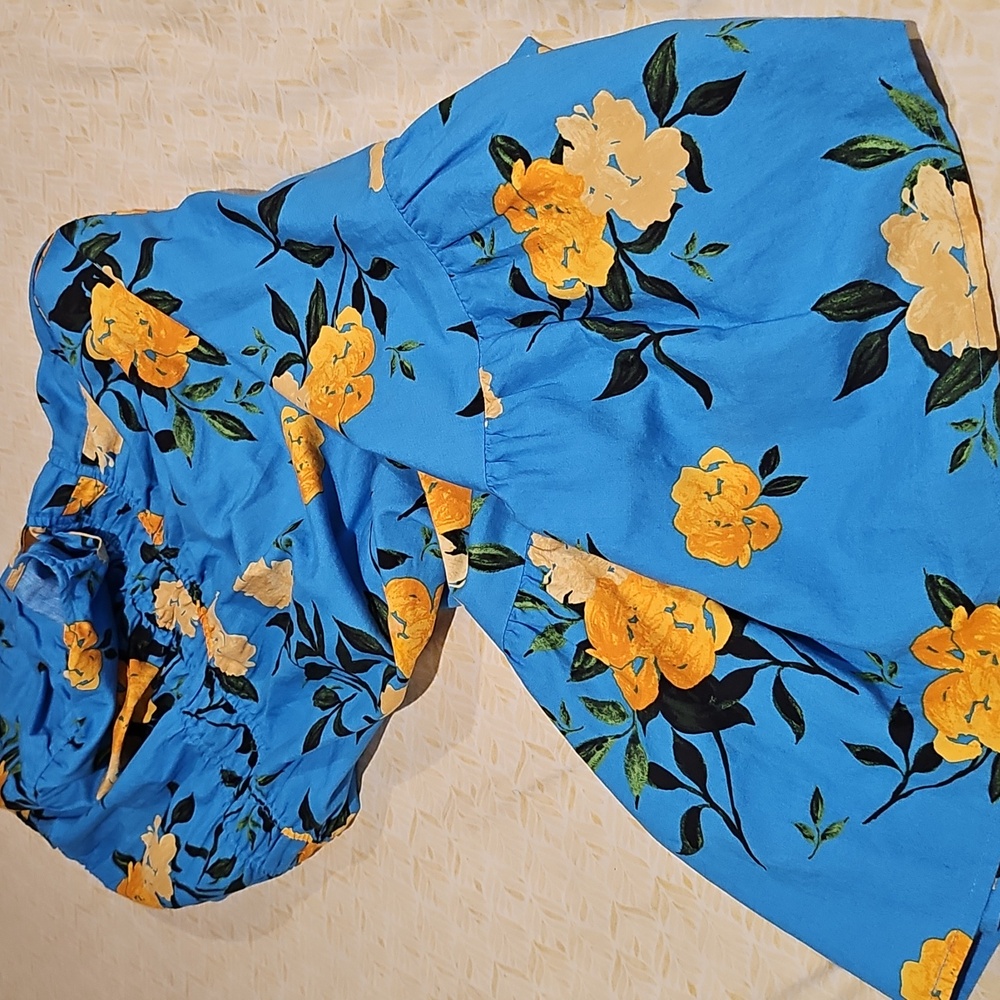 Ladie Size S pretty Blue Dress with Yellow Floral Pattern. New, Has'nt Been Worn - Picture 7 of 9
